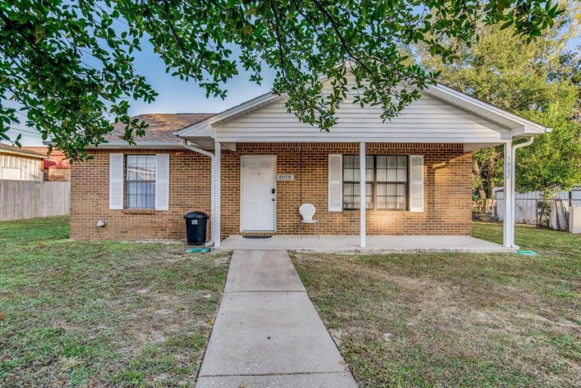 Brilliant In Bellview-Back Unit-- Mins To Nas Pensacola, Beach, Shopping Buitenkant foto